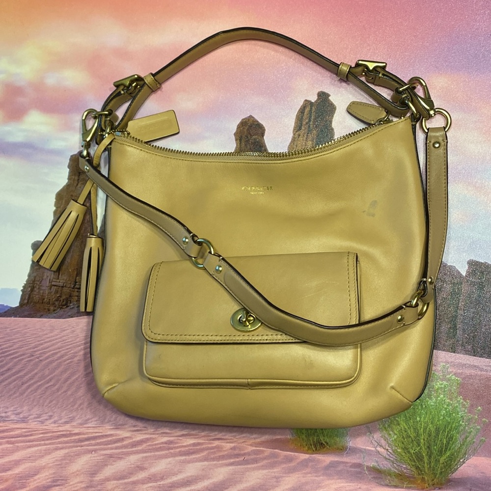 Reduced 💜Coach Vintage Legacy handbag shoulder Satchel.